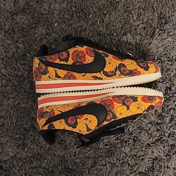 RARE Nike Classic Cortez LX Size 8 In  Floral University Gold/Black - Picture 6 of 9